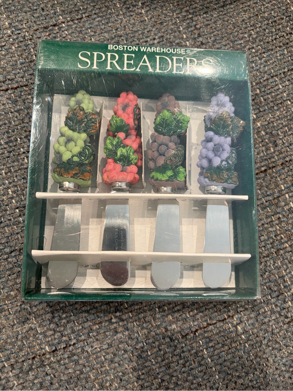 Boston Warehouse Multicolor Grape Handle Spreaders - Set of 4